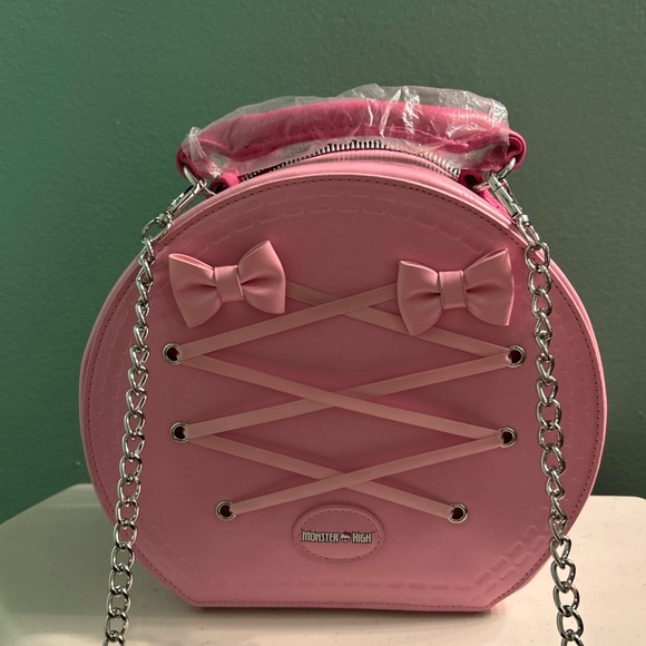 Monster High/ Hot Topic Draculaura crossbody purse . NWOT - Picture 7 of 7